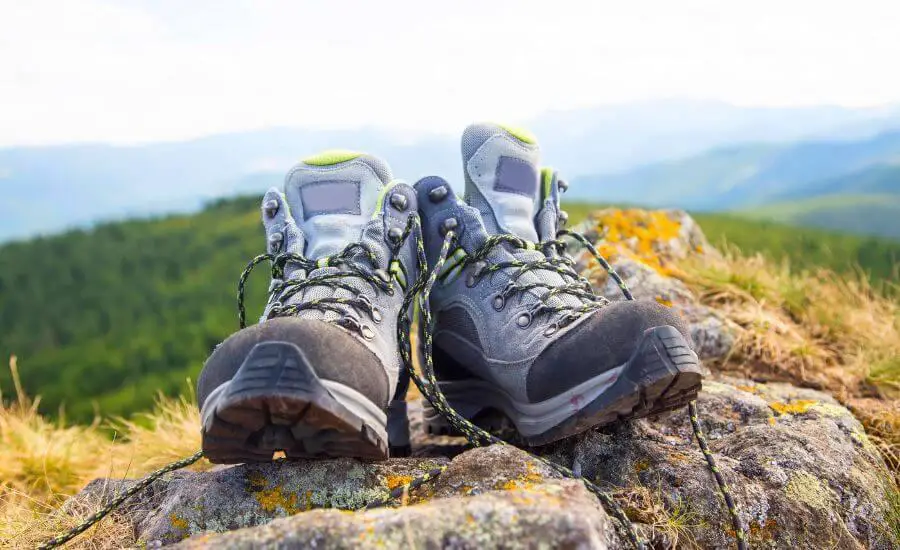 8 best hiking boots for wide feet: top super buying guide